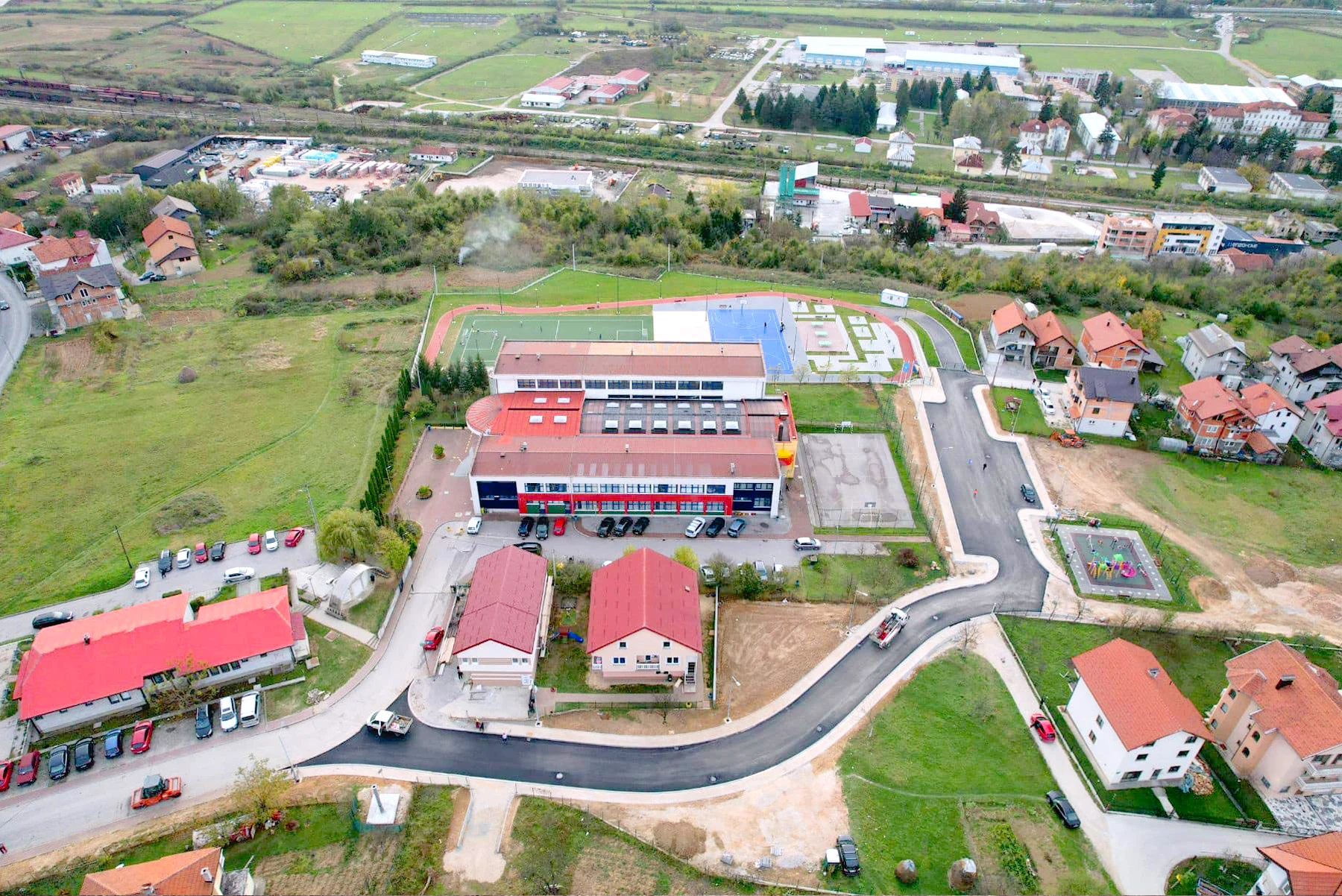 saobraćajnice sa pješačkim stazama i parkinga za sportsko rekreacioni centar Zlatno polje u Naselju heroja Sokolje GMT Design Projektovanje i nadzor 1