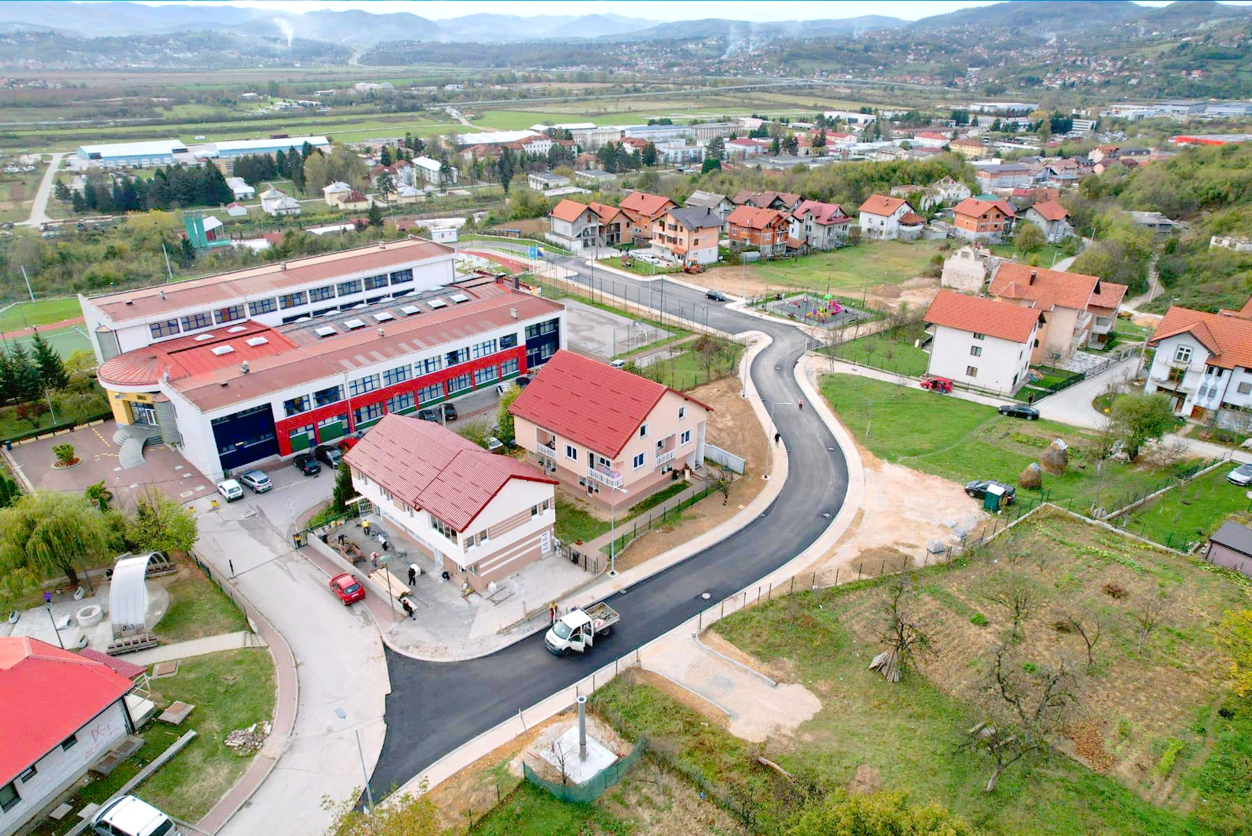 saobraćajnice sa pješačkim stazama i parkinga za sportsko rekreacioni centar Zlatno polje u Naselju heroja Sokolje GMT Design Projektovanje i nadzor 1