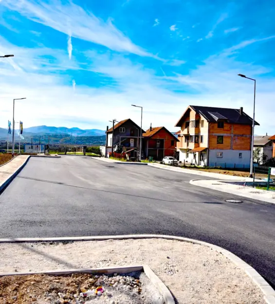 saobraćajnice sa pješačkim stazama i parkinga za sportsko rekreacioni centar Zlatno polje u Naselju heroja Sokolje GMT Design Projektovanje i nadzor 1