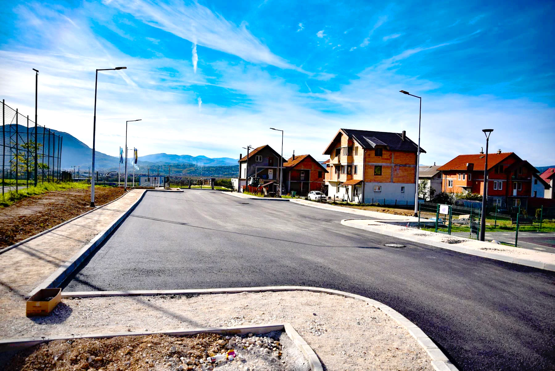 saobraćajnice sa pješačkim stazama i parkinga za sportsko rekreacioni centar Zlatno polje u Naselju heroja Sokolje GMT Design Projektovanje i nadzor 1